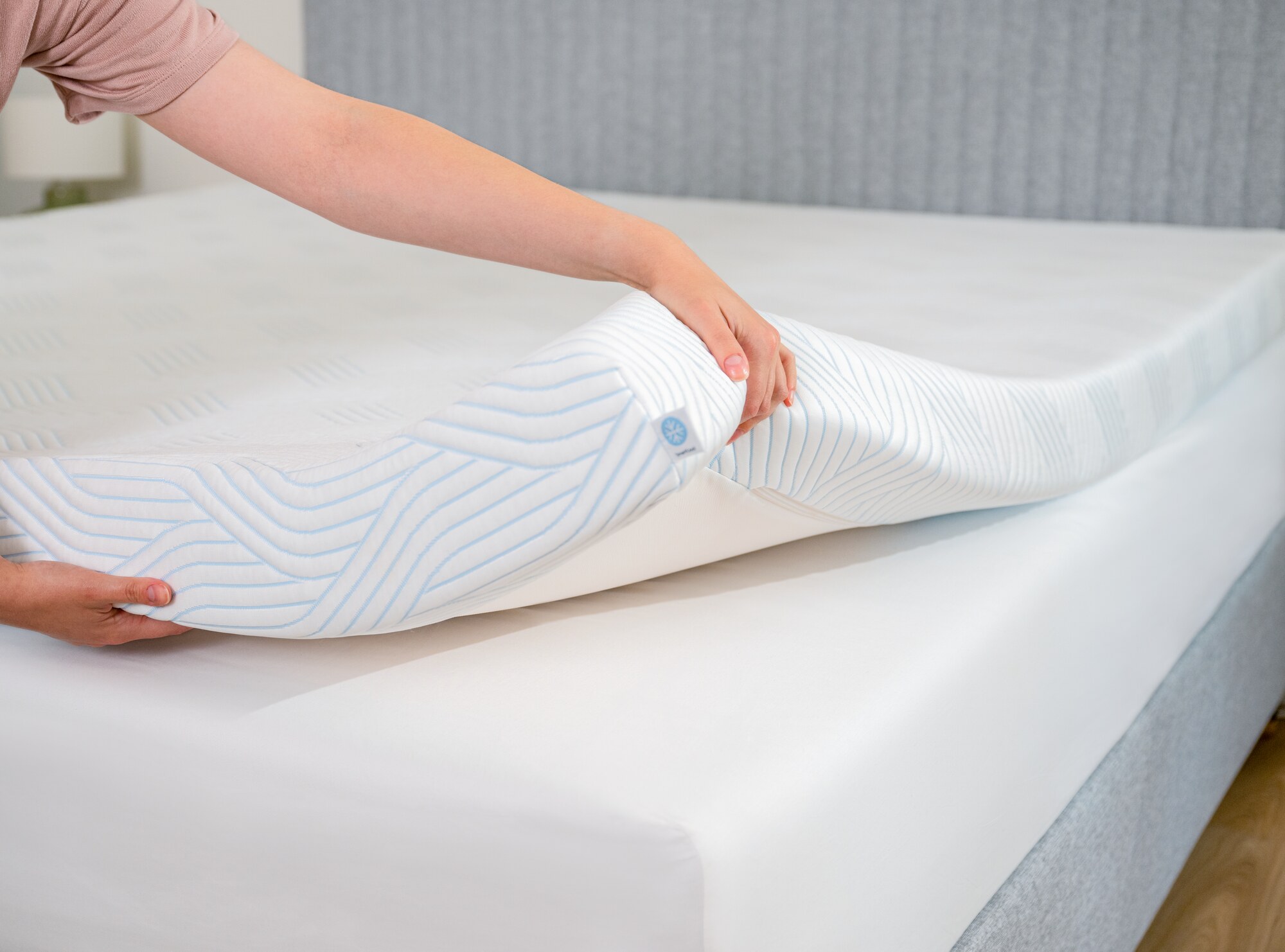 TEMPUR PRO® Plus SmartCool™ Topper | Medium