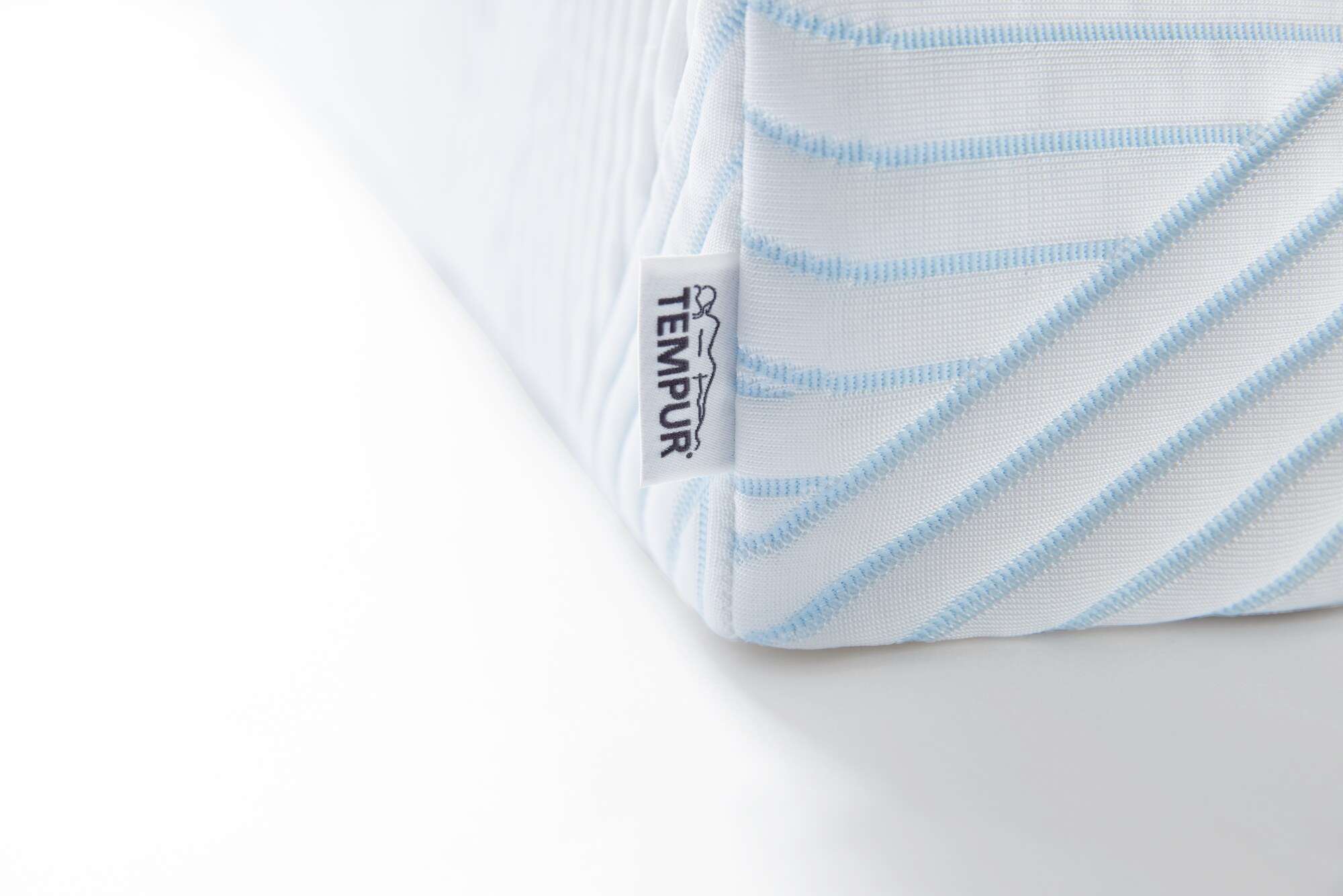 TEMPUR PRO® Plus SmartCool™ Topper | Soft