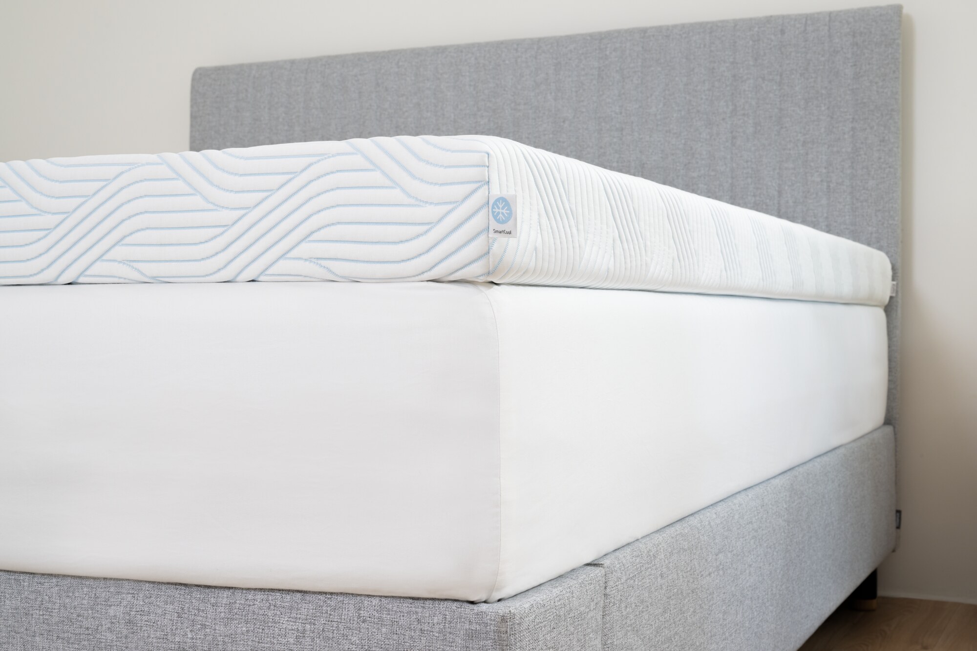 TEMPUR PRO® Plus SmartCool™ Topper | Medium
